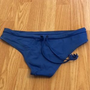 Lululemon cheeky bikini bottoms size 4